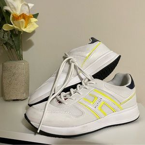 Tommy Hilfiger women’s 8 white and yellow sneaker. Style: Twraakel